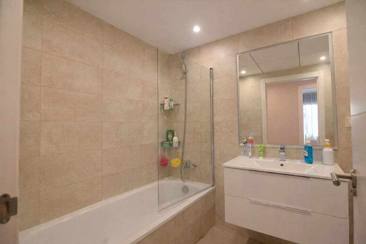 accb2c1998d02348a19dee637555c7f3 - 20