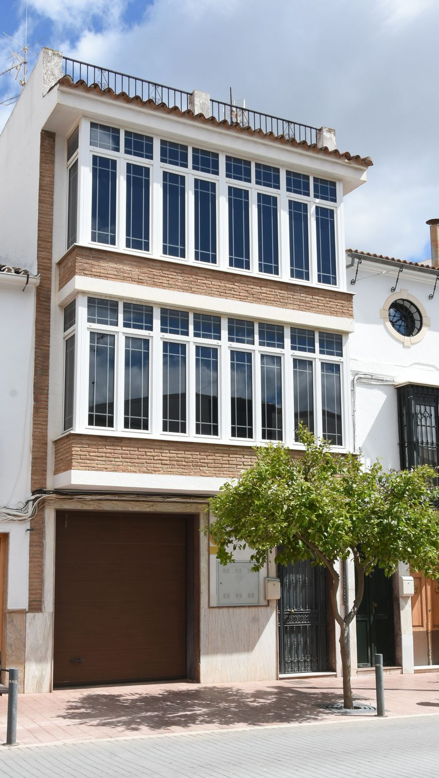 bafa5579b94dda0d11b0b3ff10819a18 - 1