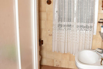 bafa5579b94dda0d11b0b3ff10819a18 - 12