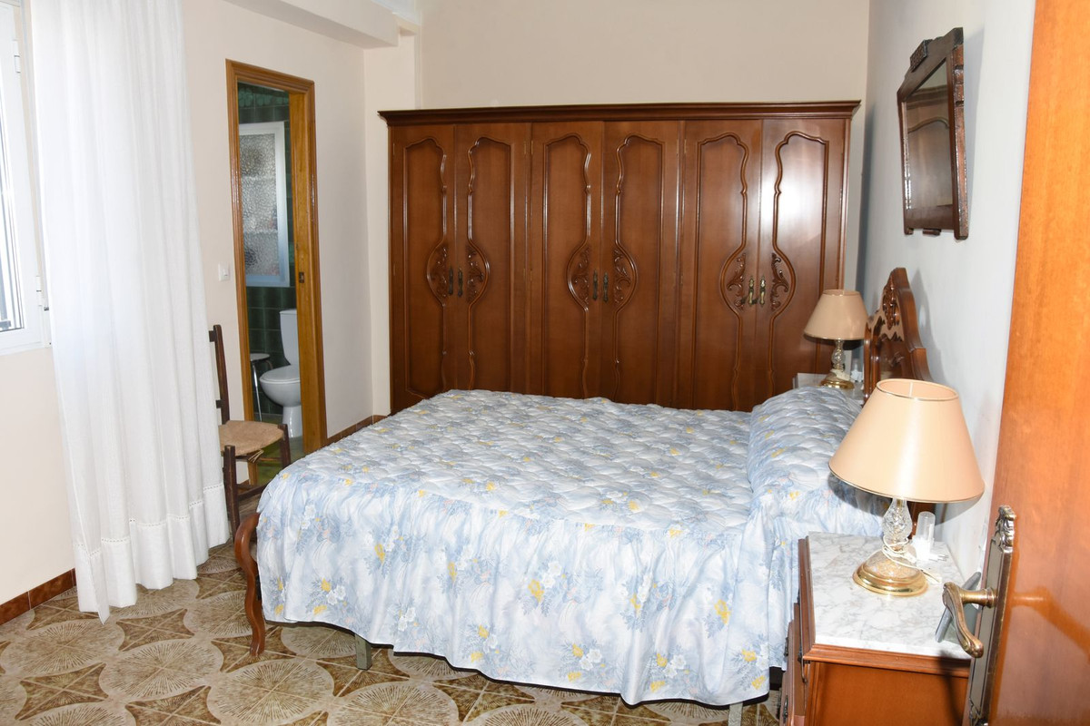 bafa5579b94dda0d11b0b3ff10819a18 - 16