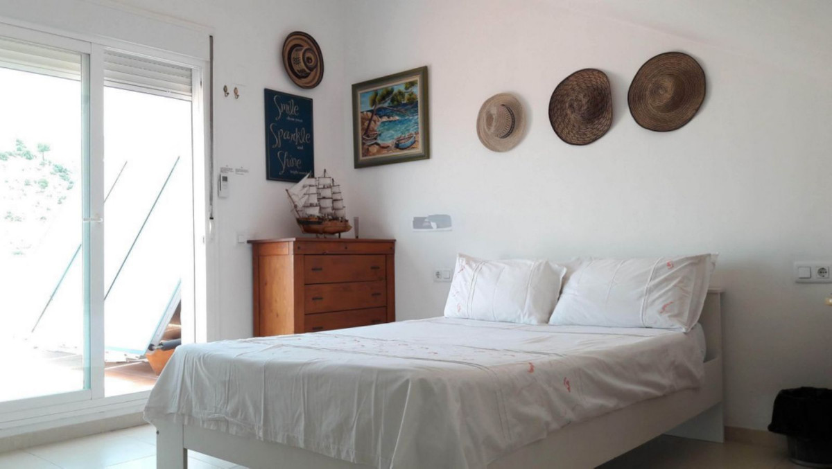 bbc2edcaa6070a3dcc4f42d123e06940 - 4