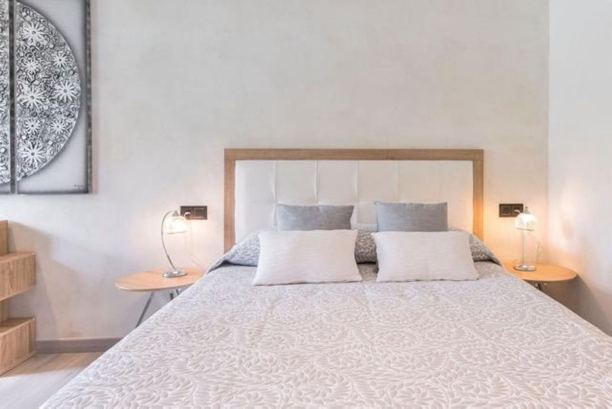 bf3c7d357b0df4130f73d28a55081c12 - 12