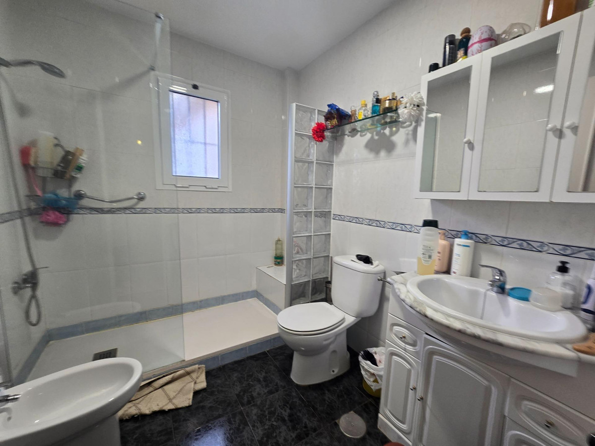 c22fba715831901833c8bf5f2b5bb3c5 - 18