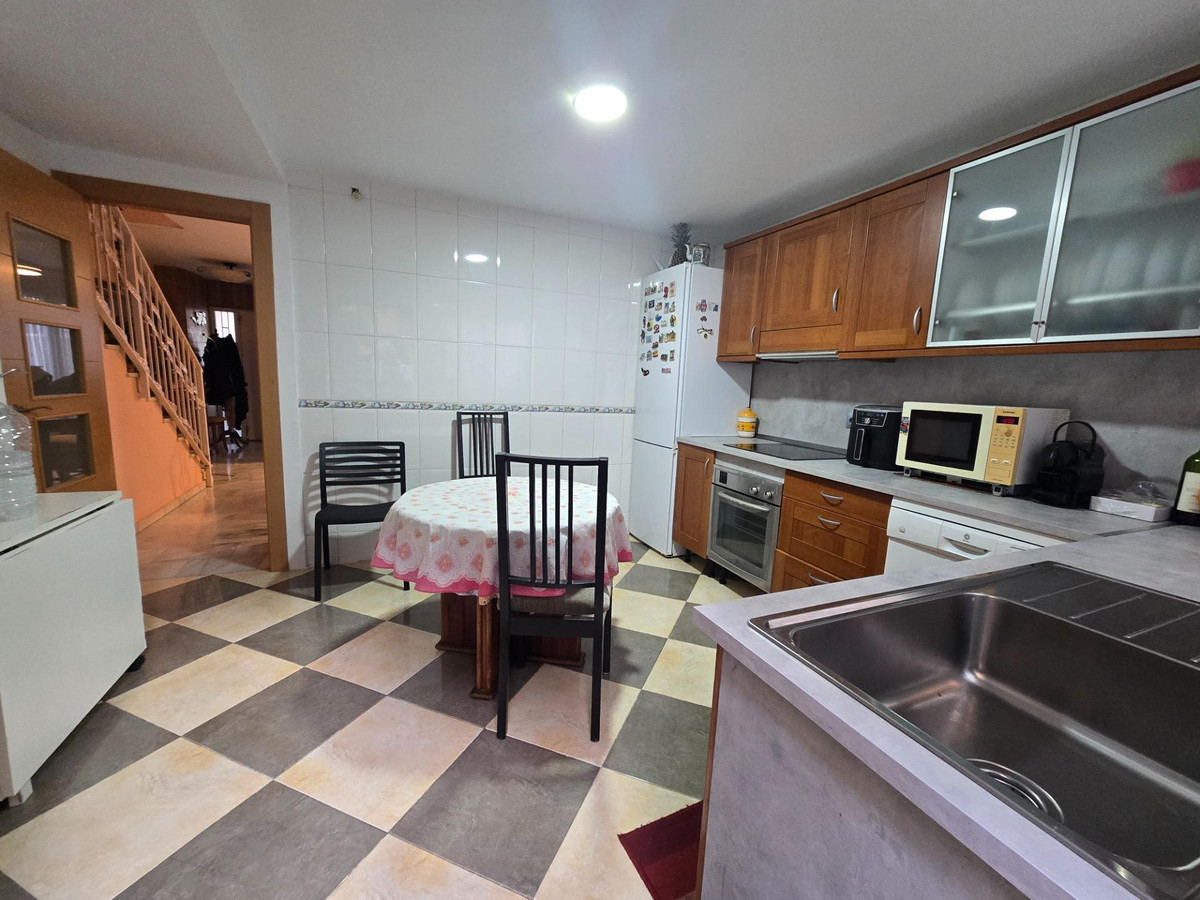 c22fba715831901833c8bf5f2b5bb3c5 - 9