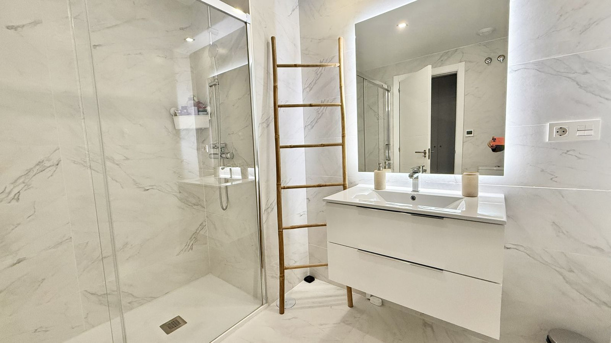 c45ac118627f450efaa2f42e7b9ff401 - 14