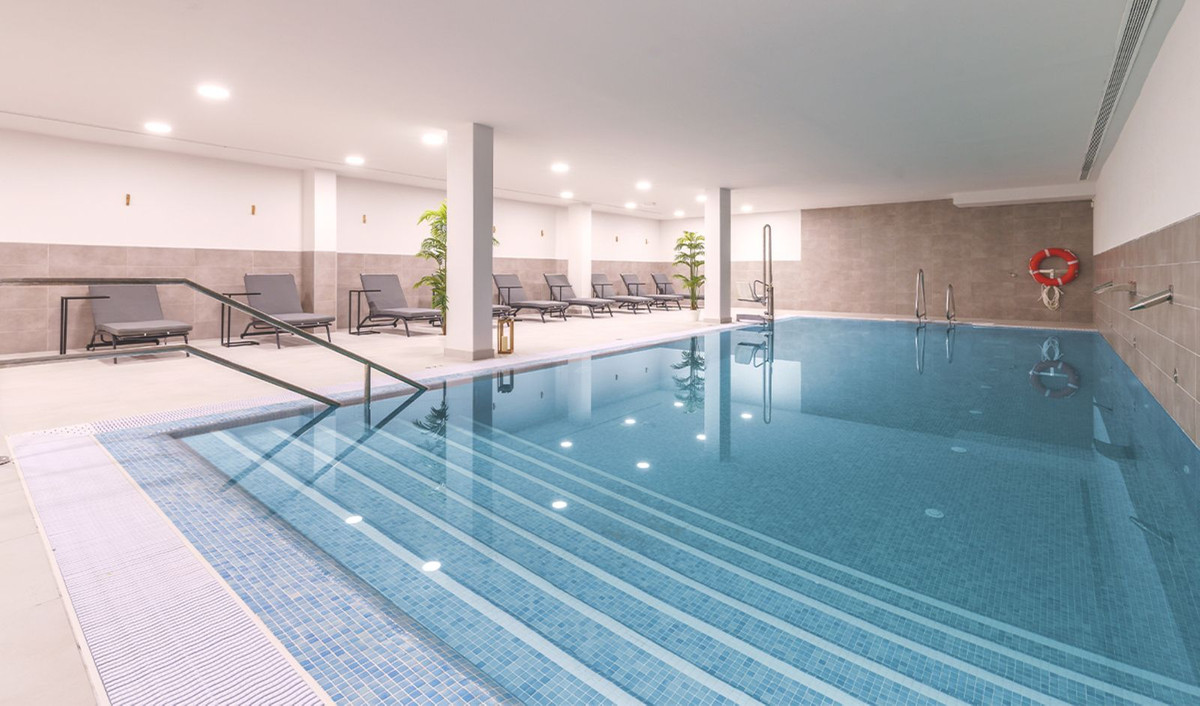 c45ac118627f450efaa2f42e7b9ff401 - 18