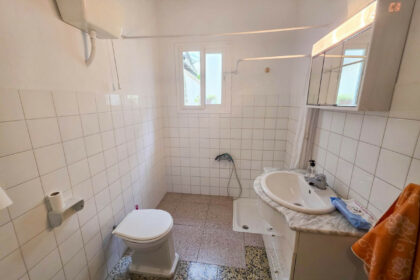 c52bb2eb4f118e00d06896e514ebcff1 - 10