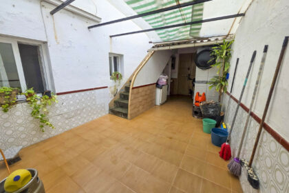 c52bb2eb4f118e00d06896e514ebcff1 - 11