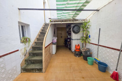 c52bb2eb4f118e00d06896e514ebcff1 - 18