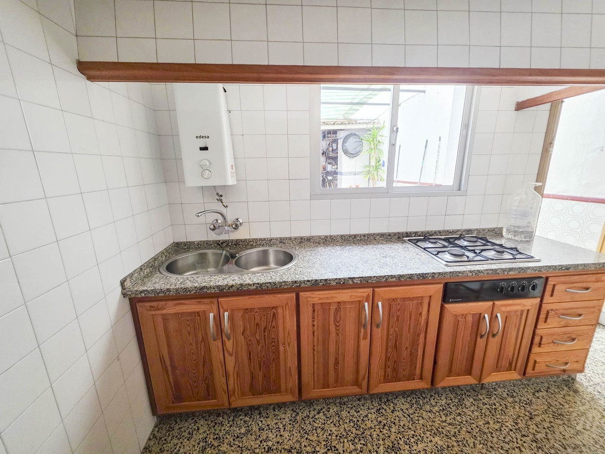 c52bb2eb4f118e00d06896e514ebcff1 - 9