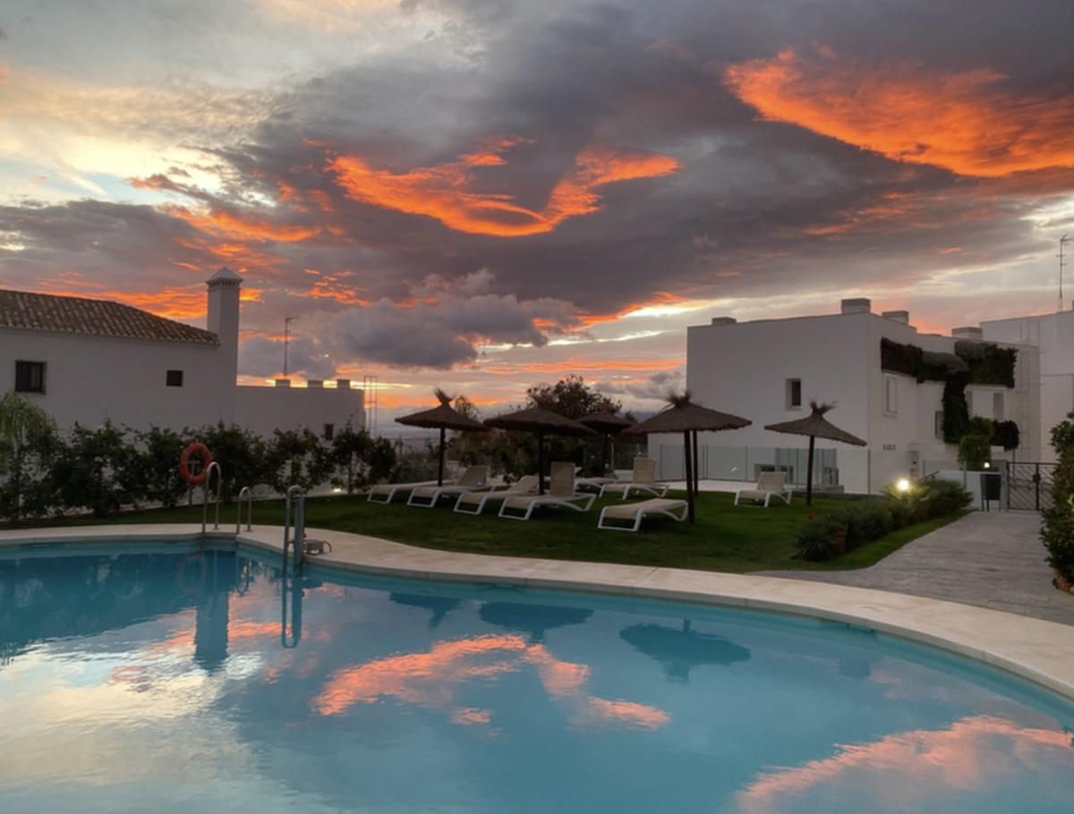 c794cb19fa0ef416f792c84dce5a2384 - 32