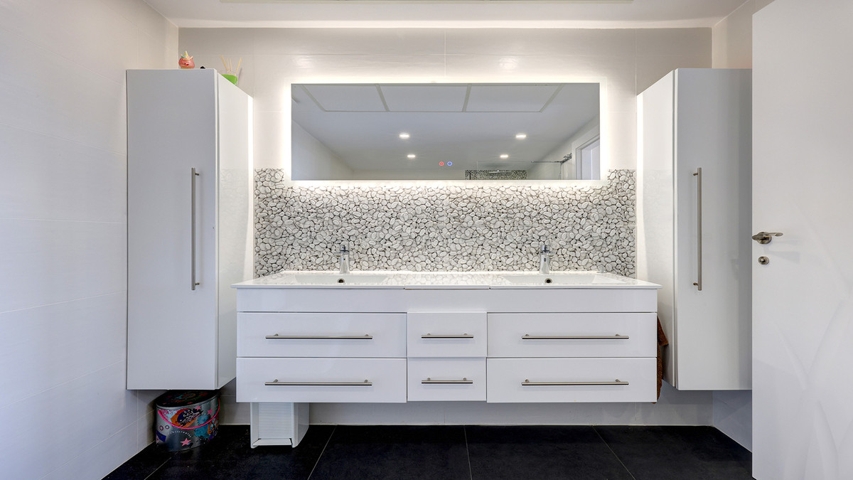 c9ae690f03b1c0ddddcc6df89e18540e - 24