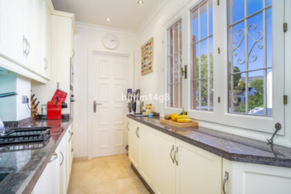 d420b9f360a99d23159623a1b0f6846c - 10