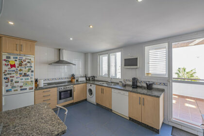 d4bfacd911975a70c0fa7f9e7b1bd8d1 - 28