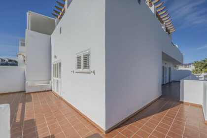 d4bfacd911975a70c0fa7f9e7b1bd8d1 - 32