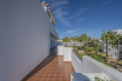 d4bfacd911975a70c0fa7f9e7b1bd8d1 - 44