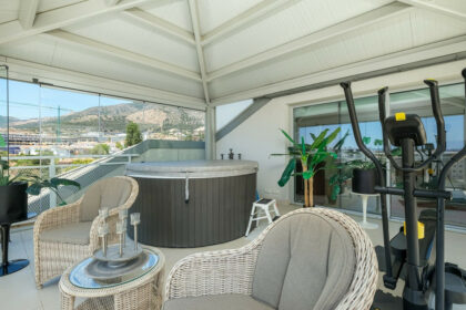 d79d0ba83bd399cc3a354a79eeadc539 - 18