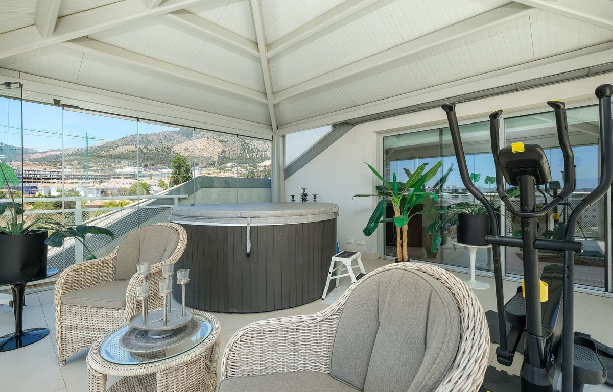 d79d0ba83bd399cc3a354a79eeadc539 - 18