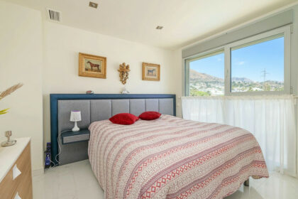 d79d0ba83bd399cc3a354a79eeadc539 - 4