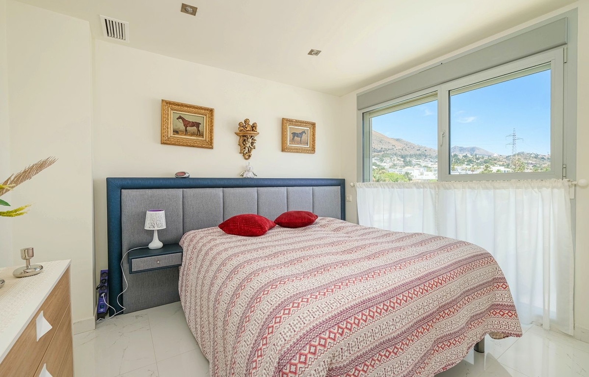 d79d0ba83bd399cc3a354a79eeadc539 - 4