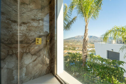 d7ac68cd2252d4341d84fefe68fc651f - 32