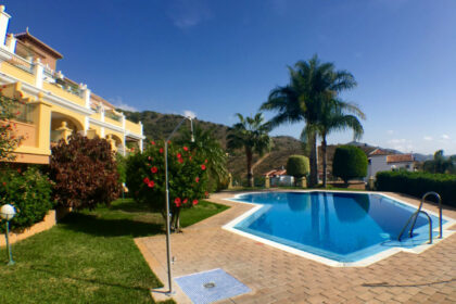 d8ad635be688d5e0ce7fab33821fbea1 - 3