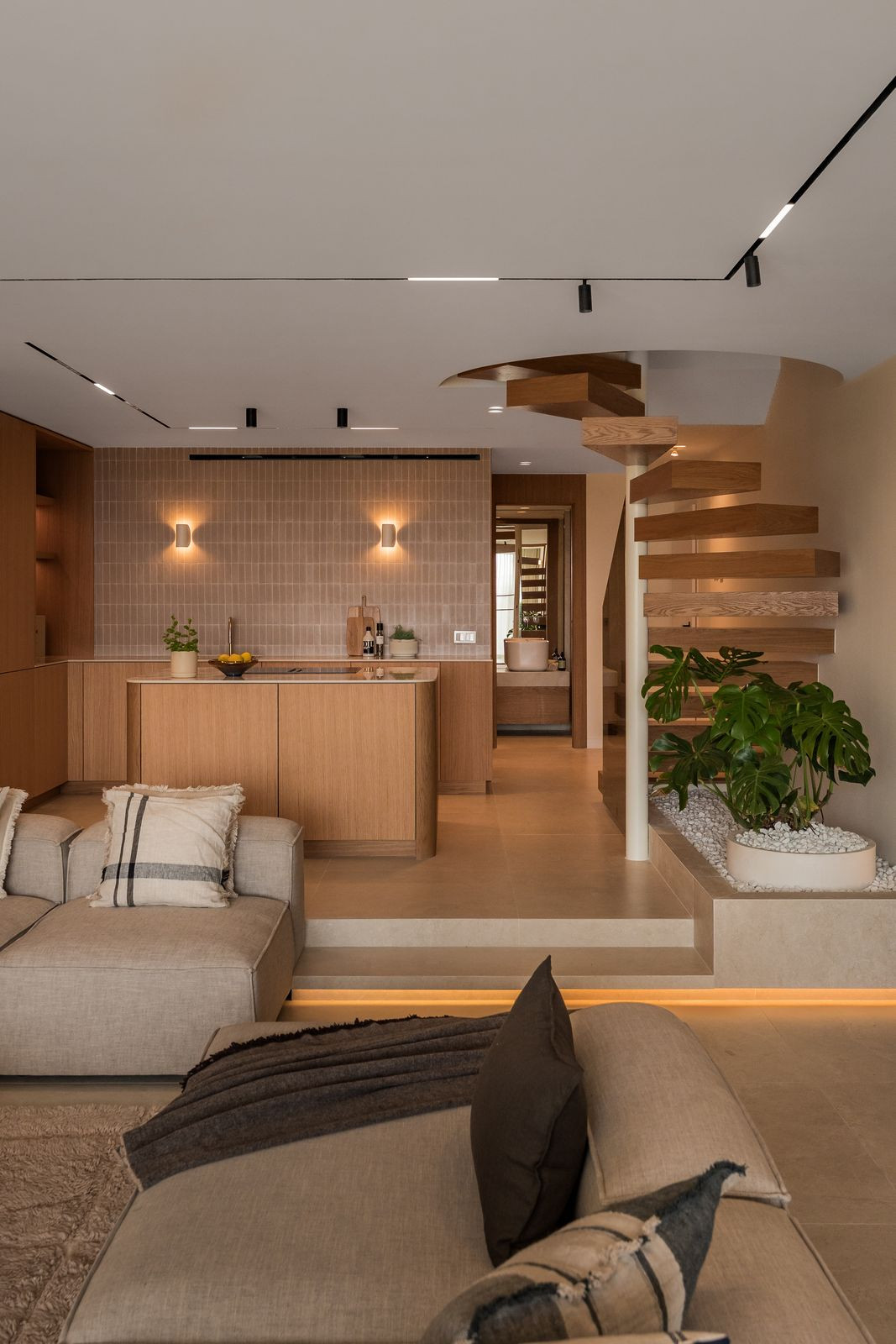 d9be799dd5c15fda62b9ccdd4c9d50f1 - 6