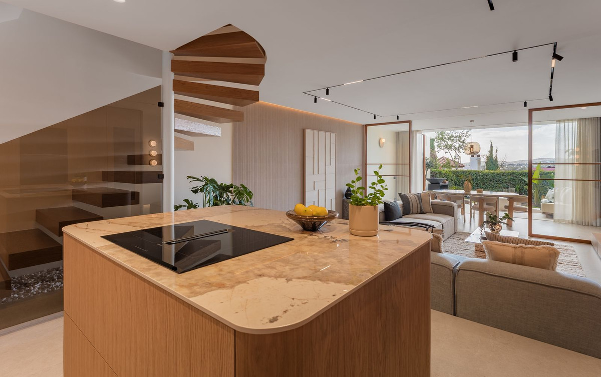 d9be799dd5c15fda62b9ccdd4c9d50f1 - 7