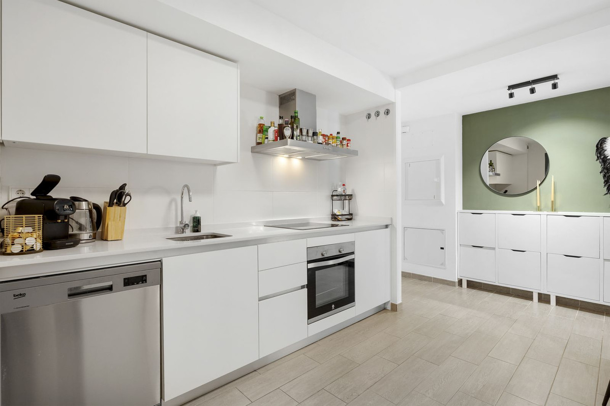 dc0eb815b2f9ee1d708171823185c6f6 - 12