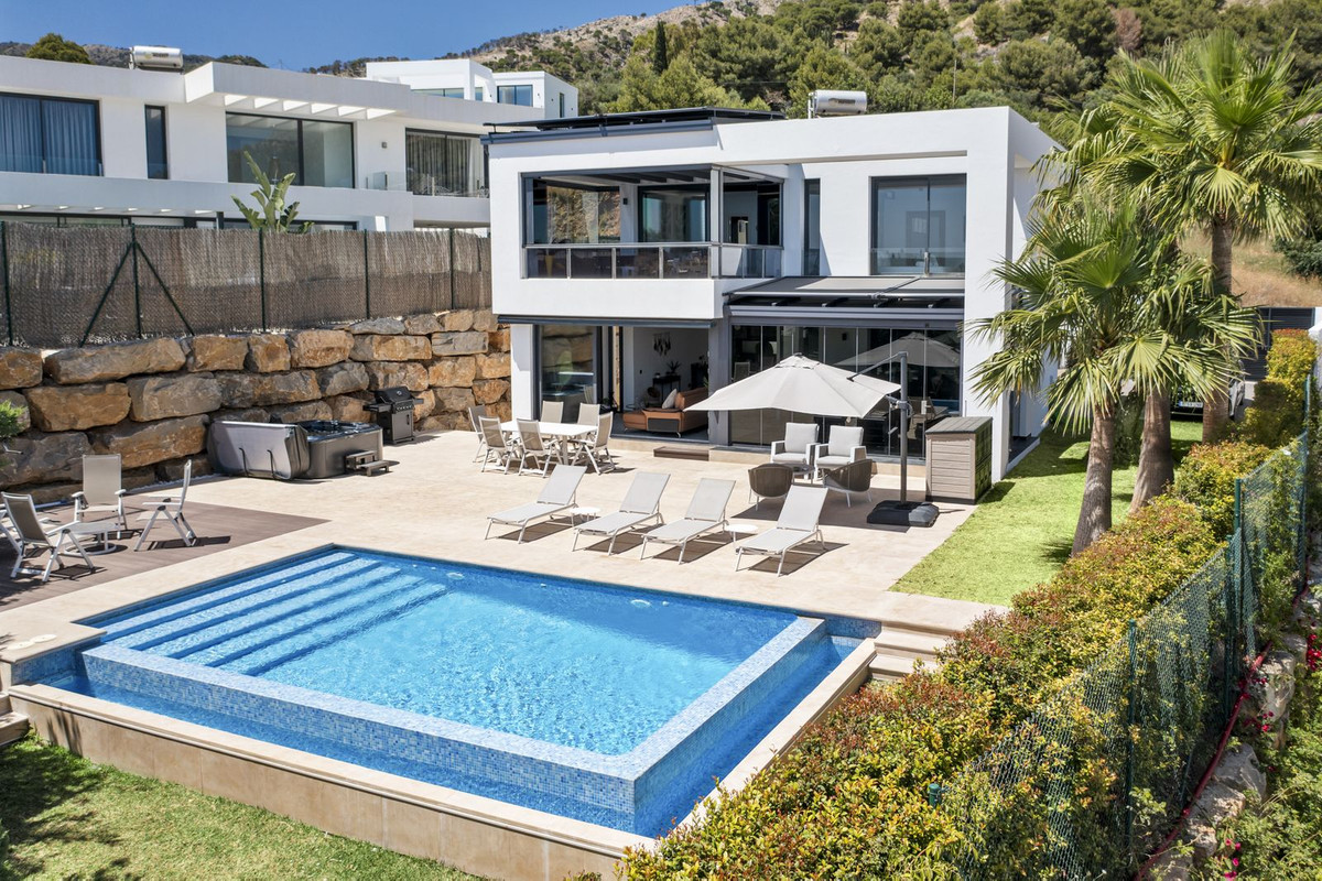 dc43a2dcbd4cfe84fd73d18ec0ac919c - 13