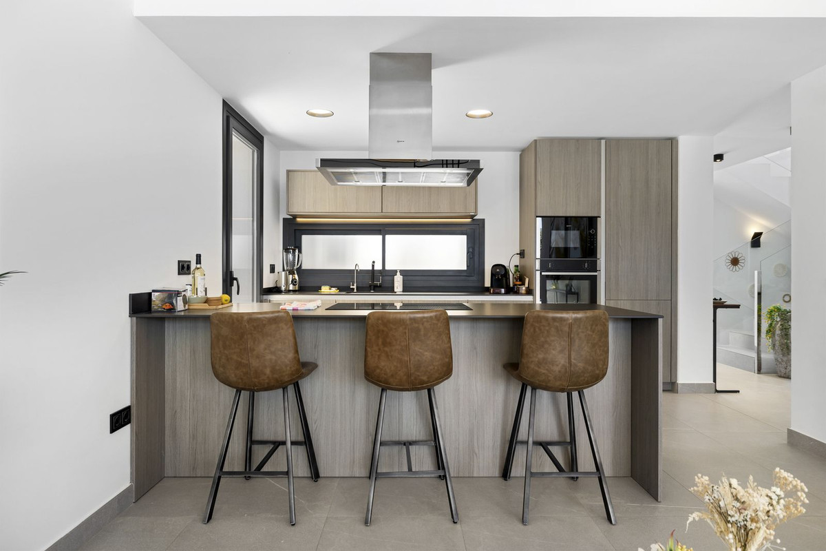 dc43a2dcbd4cfe84fd73d18ec0ac919c - 21