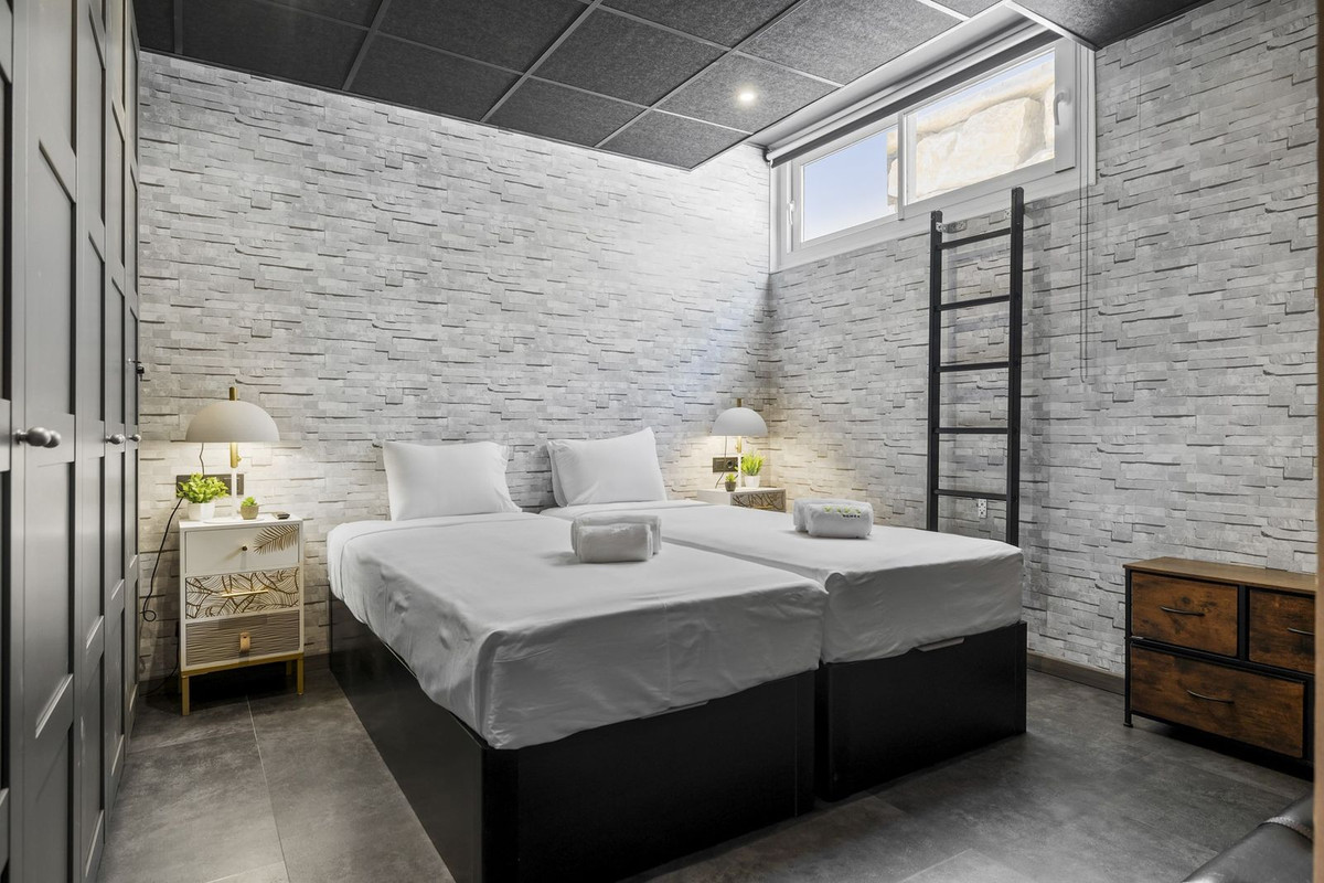 dc43a2dcbd4cfe84fd73d18ec0ac919c - 42