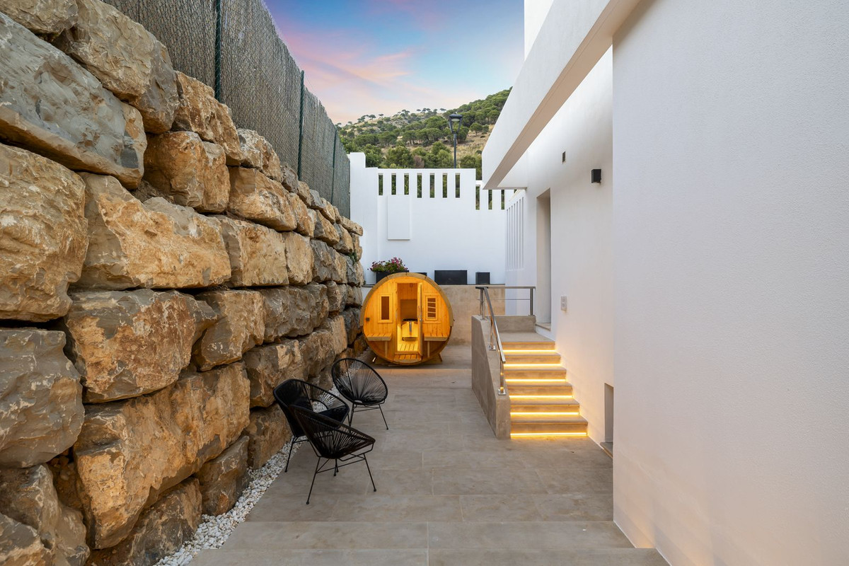 dc43a2dcbd4cfe84fd73d18ec0ac919c - 67