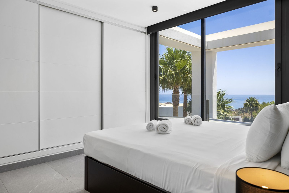 dc43a2dcbd4cfe84fd73d18ec0ac919c - 70