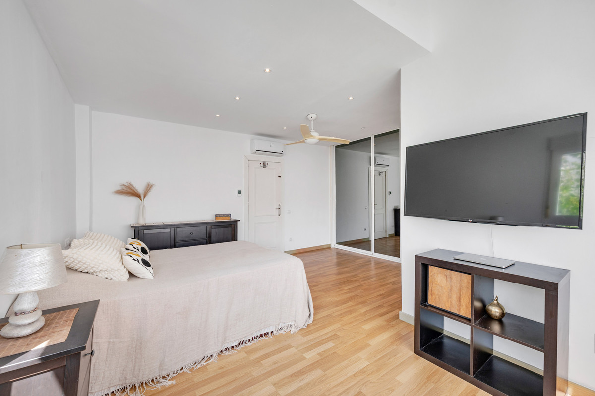 df697556b26715910954f32f151f25d0 - 12