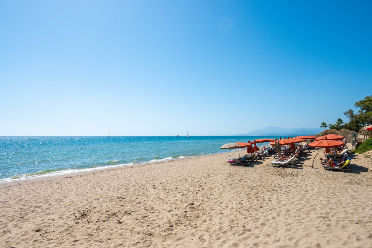 df697556b26715910954f32f151f25d0 - 26