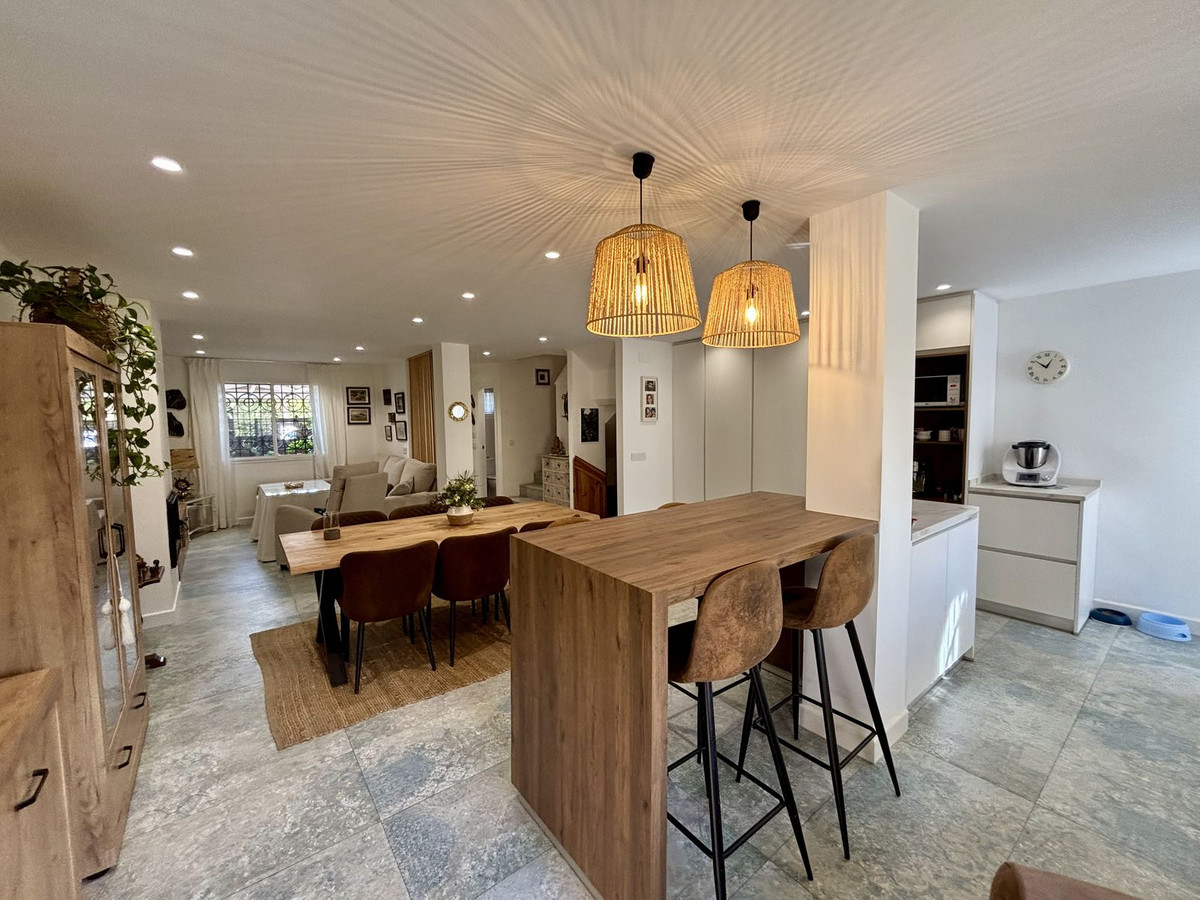 e1c6942b1a309d996368052554671599 - 10