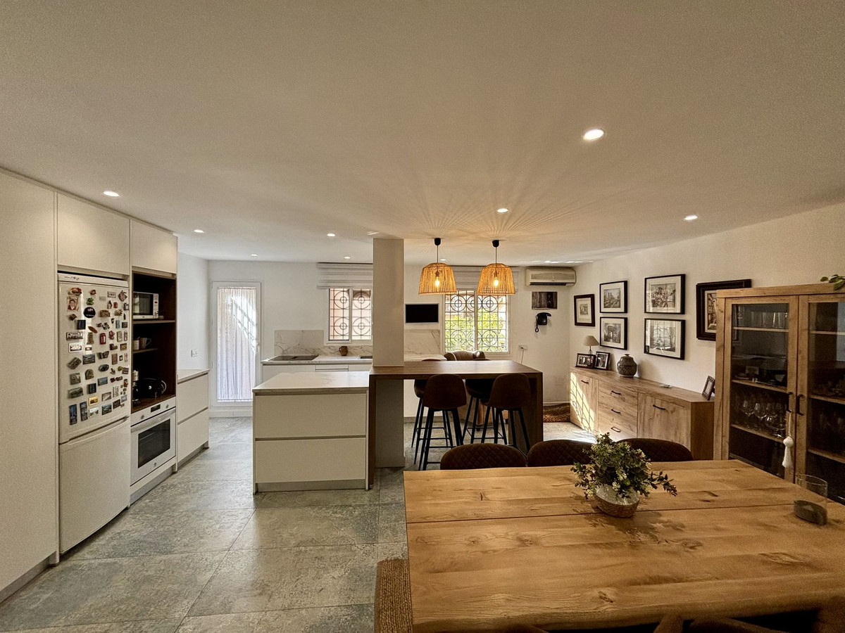 e1c6942b1a309d996368052554671599 - 11