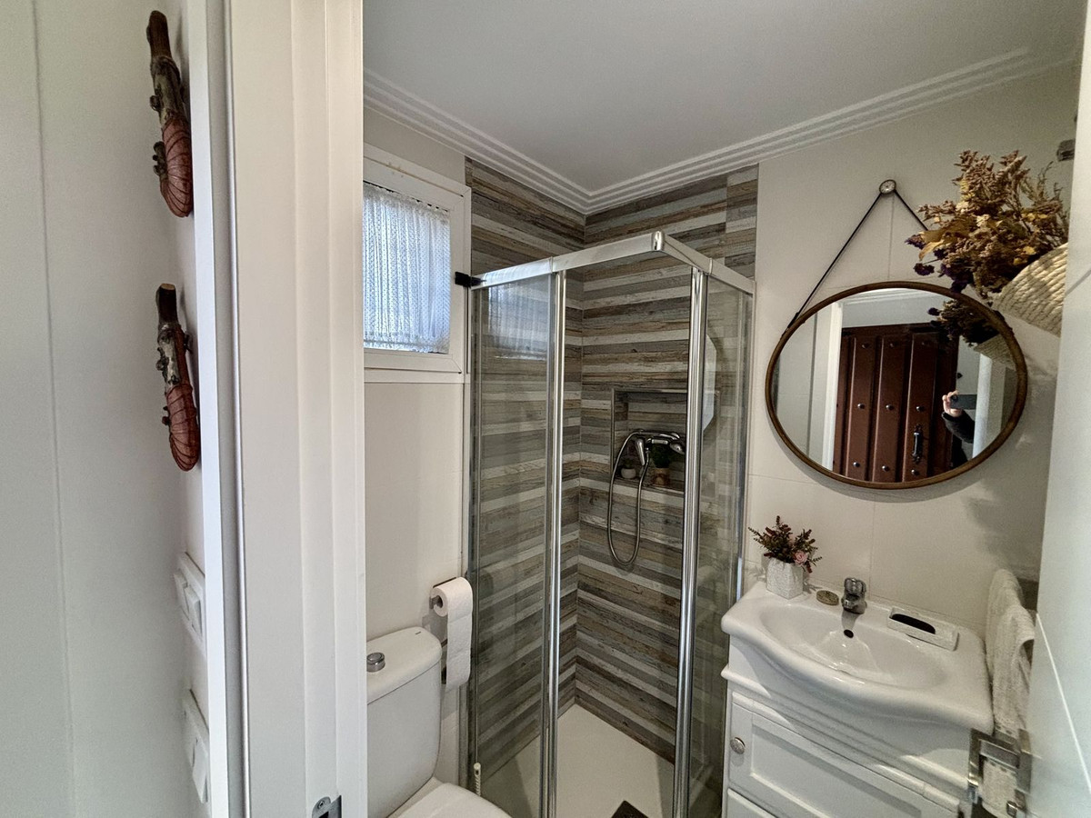 e1c6942b1a309d996368052554671599 - 17