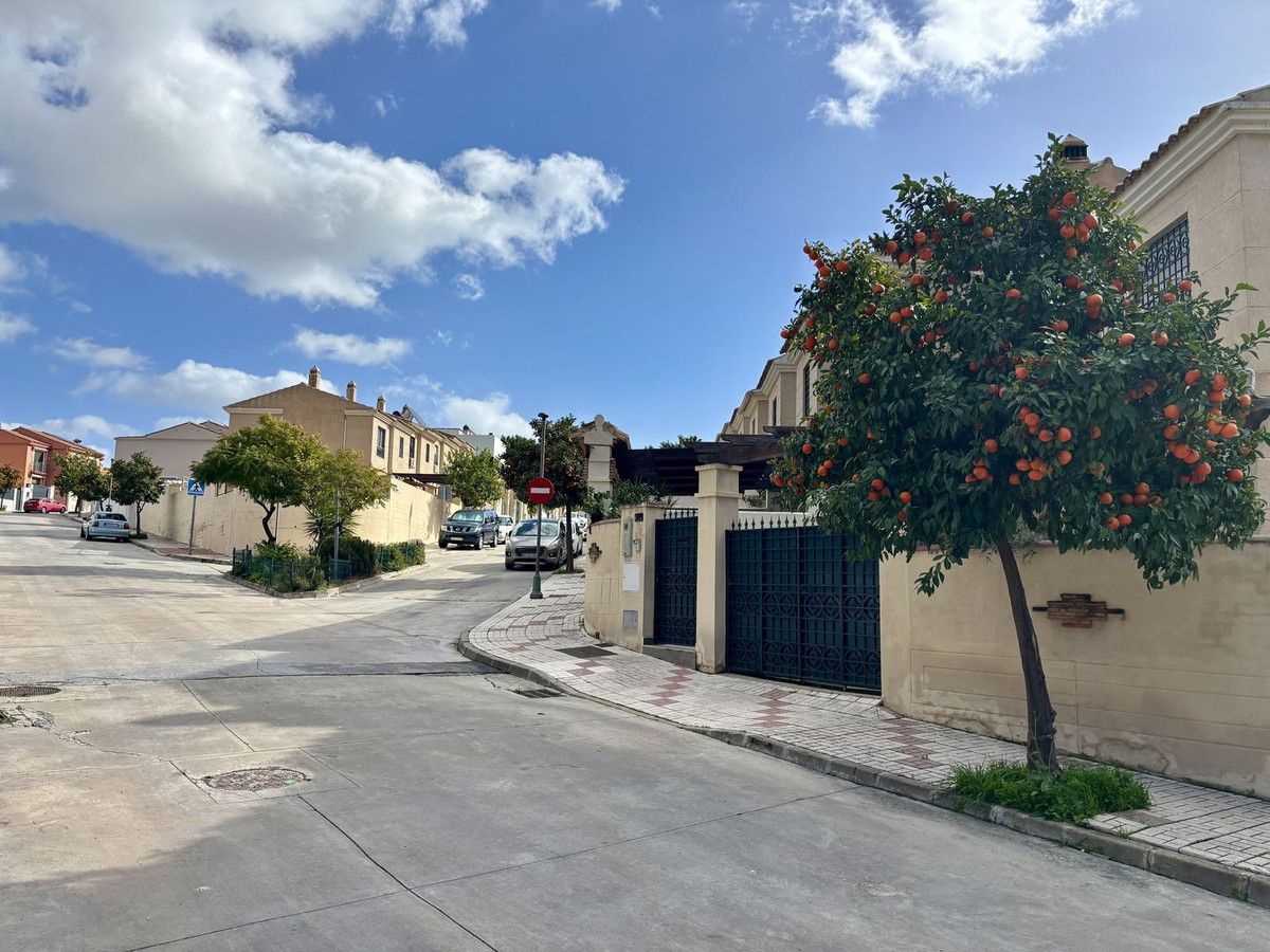 e1c6942b1a309d996368052554671599 - 26