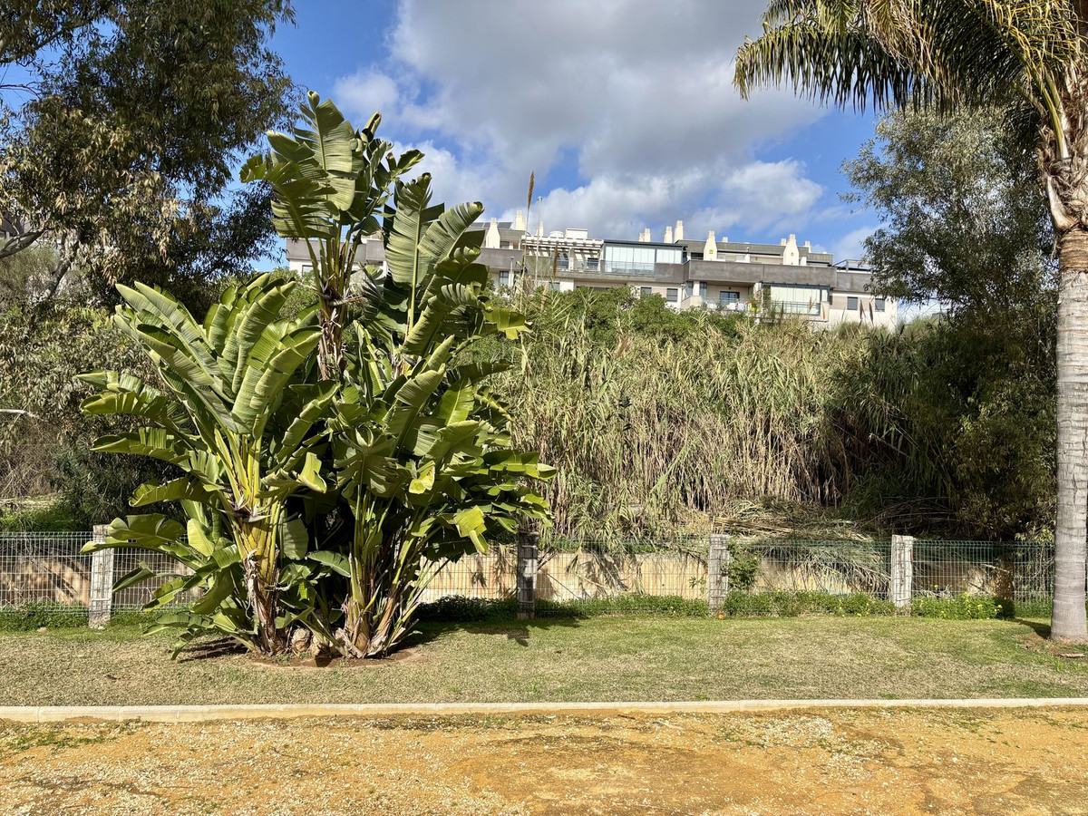 e1c6942b1a309d996368052554671599 - 28