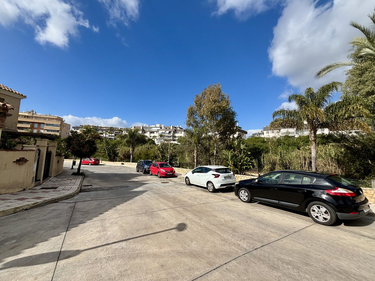 e1c6942b1a309d996368052554671599 - 35