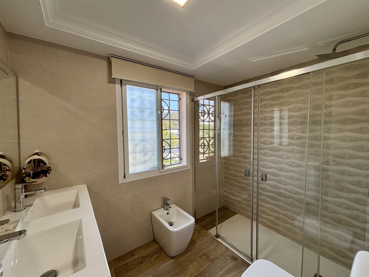 e1c6942b1a309d996368052554671599 - 52