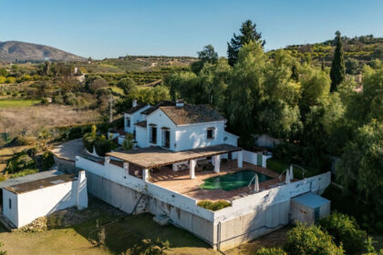 e2456eecf110a8e87412decb4f9fa2c0 - 1