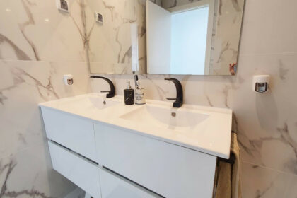 e8b6d2a33e4822c70145bd0c6279a53a - 18