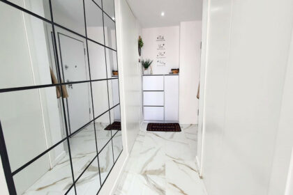 e8b6d2a33e4822c70145bd0c6279a53a - 24