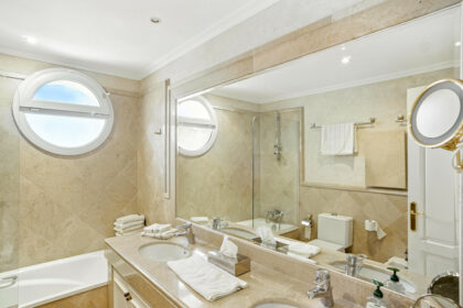 e918332c34b426d02e9c18df259fdff2 - 21