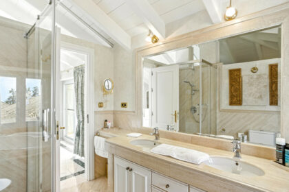 e918332c34b426d02e9c18df259fdff2 - 28