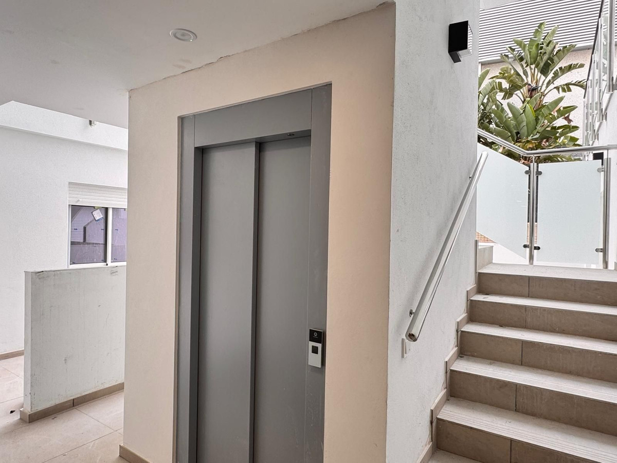 e93a2cf56c1060c312c87c1bc83f126f - 24