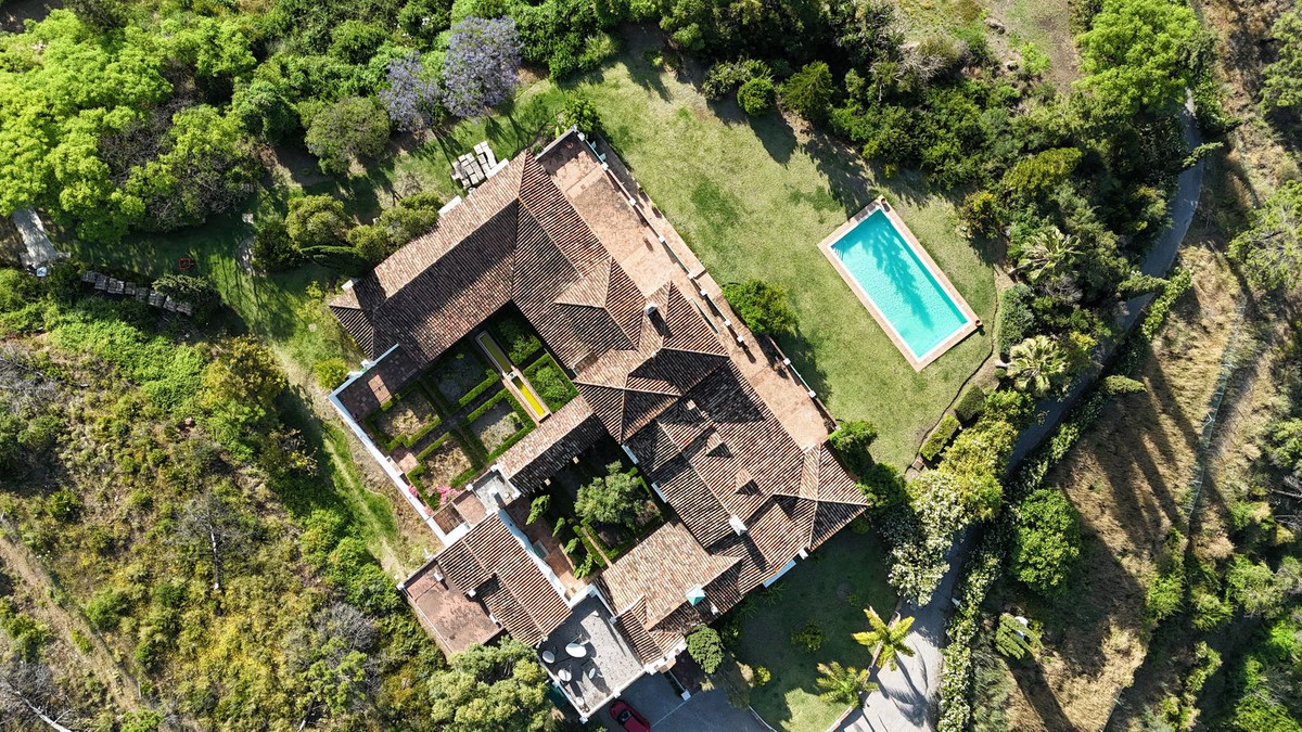 eb19e9ed1582f5aceeae9b1008b6d8e6 - 1